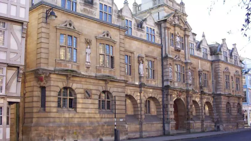 800px oriel college rhodes building  wikicommons